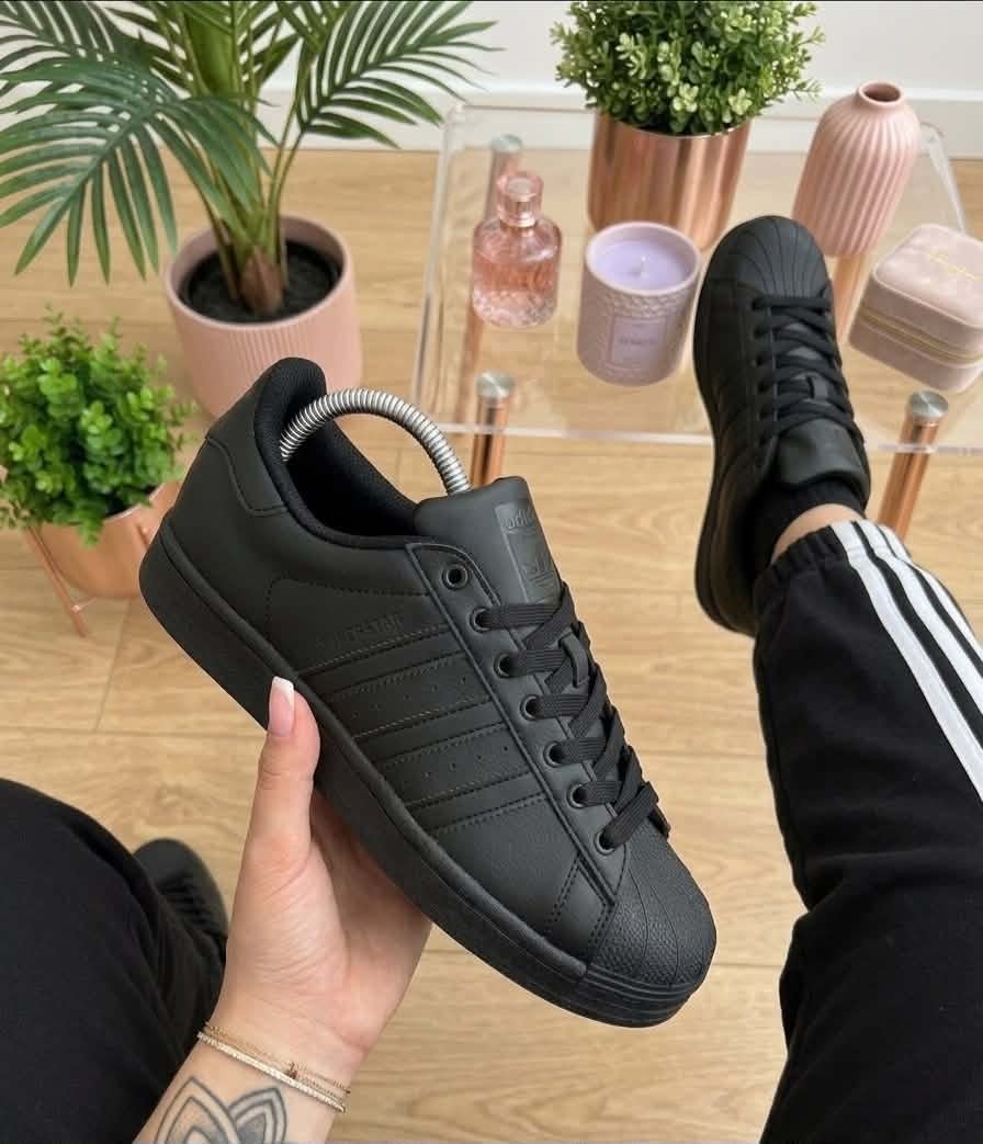 Adidas negro